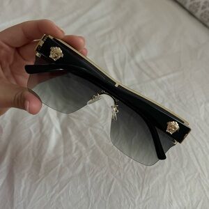 REVOLVE Black and Gold Shield-Accent Rimless Sunglasses